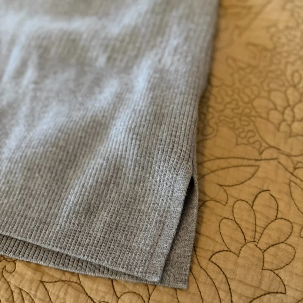 Halston 100% Merino Wool Soft Blue Sleeveless Ribbed Pullover Sweater, Size XL